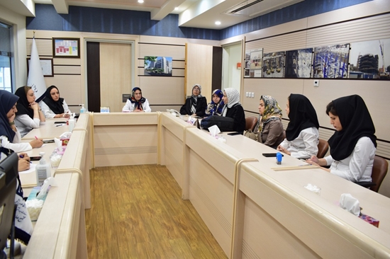 نشست هیئت علمی گروه زنان با مدیر گروه جدید زنان دانشگاه در مجتمع بیمارستانی یاس 