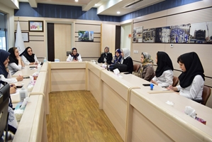 نشست هیئت علمی گروه زنان با مدیر گروه جدید زنان دانشگاه در مجتمع بیمارستانی یاس