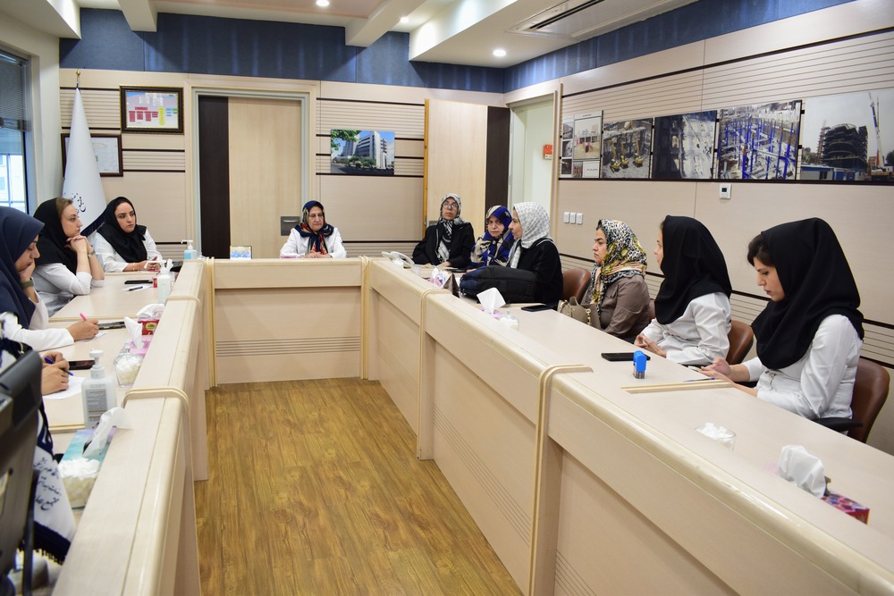 نشست هیئت علمی گروه زنان با مدیر گروه جدید زنان دانشگاه در مجتمع بیمارستانی یاس